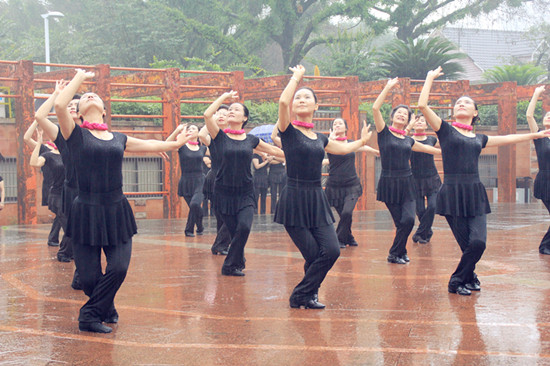 温州市中老年舞蹈协会培训班今举行汇报演出-